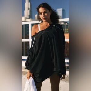 NWT FREE PEOPLE MOVEMENT FIELD TEE BLACK